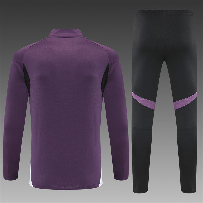 MANCHESTER UNITED – CONJUNTO DE ENTRENAMIENTO MORADO/NEGRO 2025/26