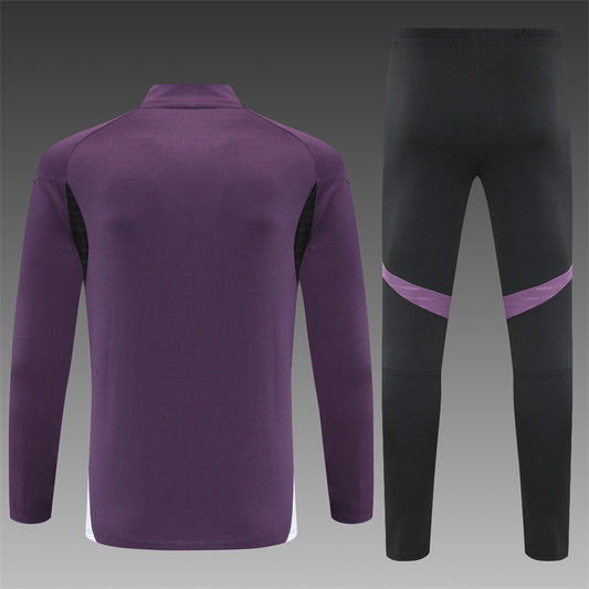 MANCHESTER UNITED – CONJUNTO DE ENTRENAMIENTO MORADO/NEGRO 2025/26