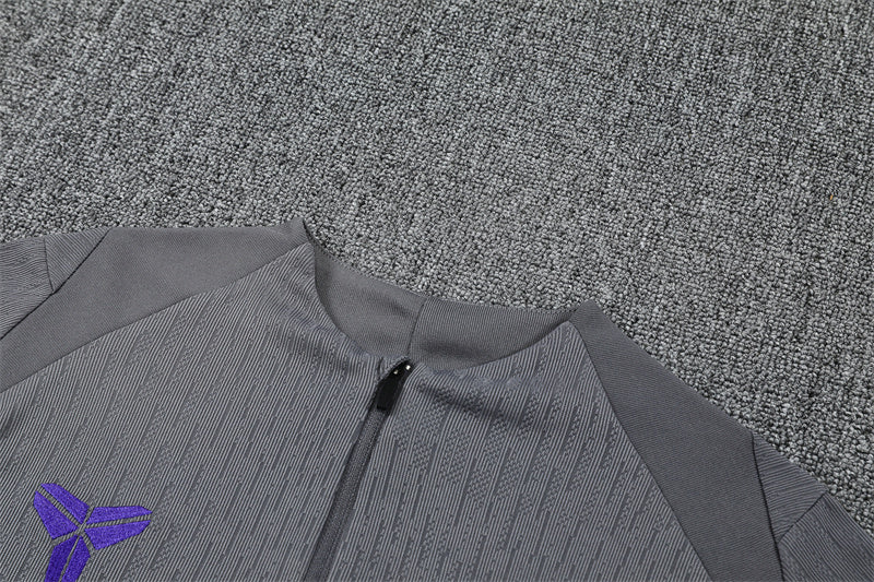 Chándal FC Barcelona Temporada 2025/2026 – Entrenamiento Gris con Detalles Morados