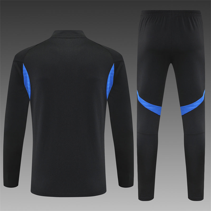 MANCHESTER UNITED – CONJUNTO DE ENTRENAMIENTO NEGRO/AMARILLO 2025/26