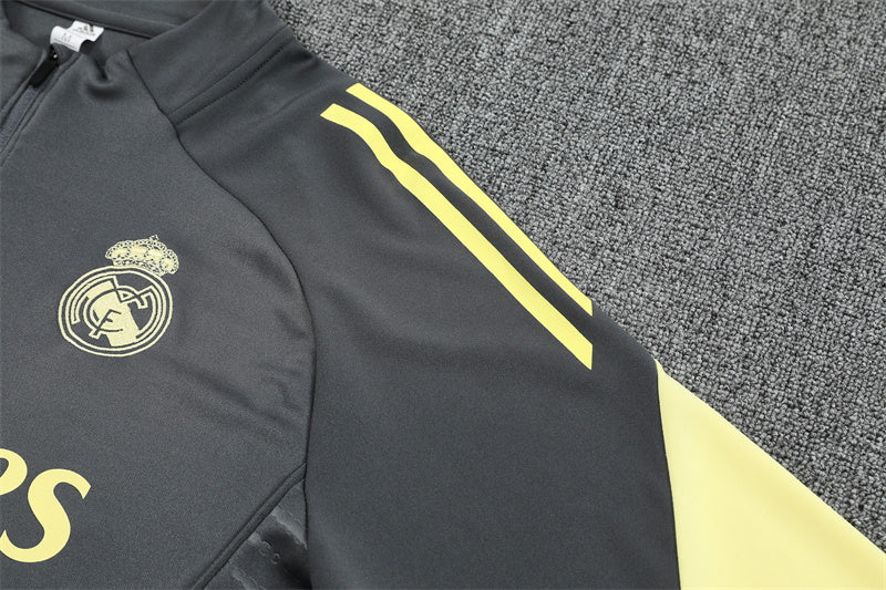 REAL MADRID – CONJUNTO DE ENTRENAMIENTO GRIS/AMARILLO 2025/26