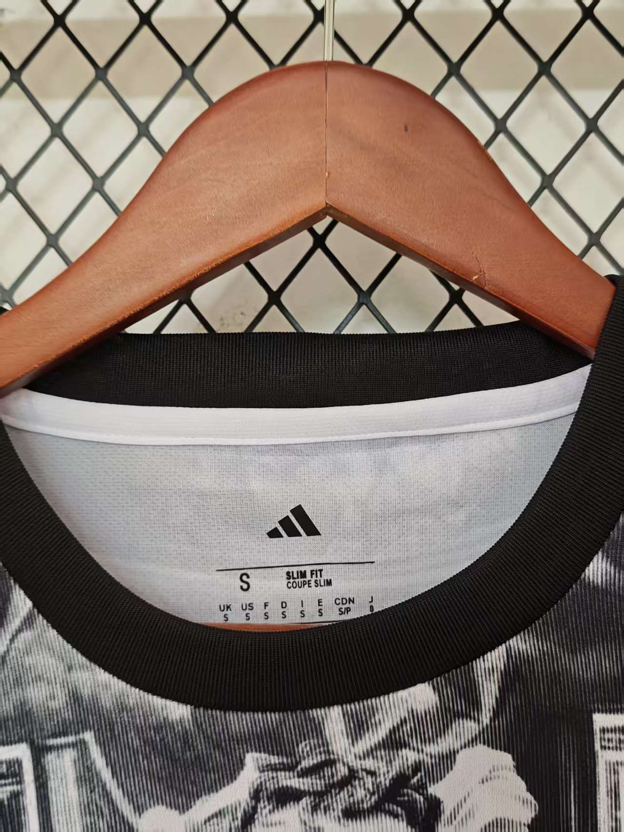 Camiseta Juventus 2026/2027 Edición Especial – Diseño Artístico Adidas