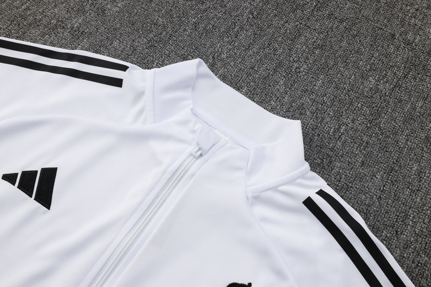 Chándal Real Madrid Blanco y Negro 2025/2026