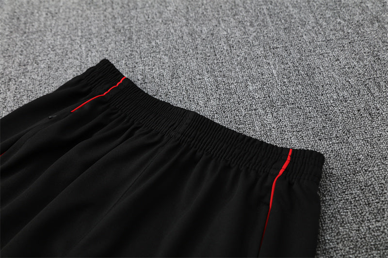 FC BAYERN MÚNICH – CONJUNTO DE ENTRENAMIENTO NEGRO/ROJO 2025/26