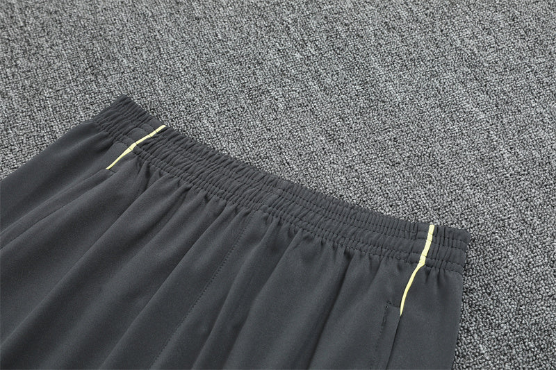 REAL MADRID – CONJUNTO DE ENTRENAMIENTO GRIS/AMARILLO 2025/26