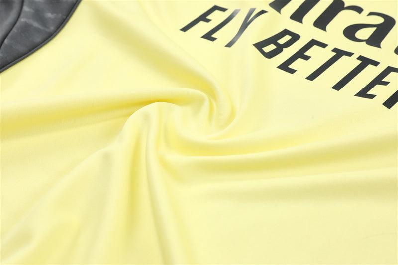 REAL MADRID – CONJUNTO DE ENTRENAMIENTO AMARILLO/GRIS 2025/26