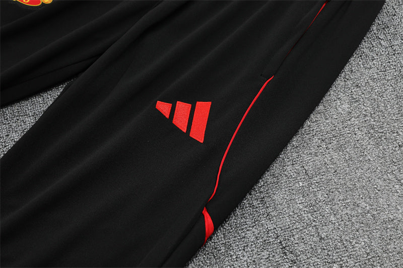 MANCHESTER UNITED – KIT DE CALENTAMIENTO 2025/26