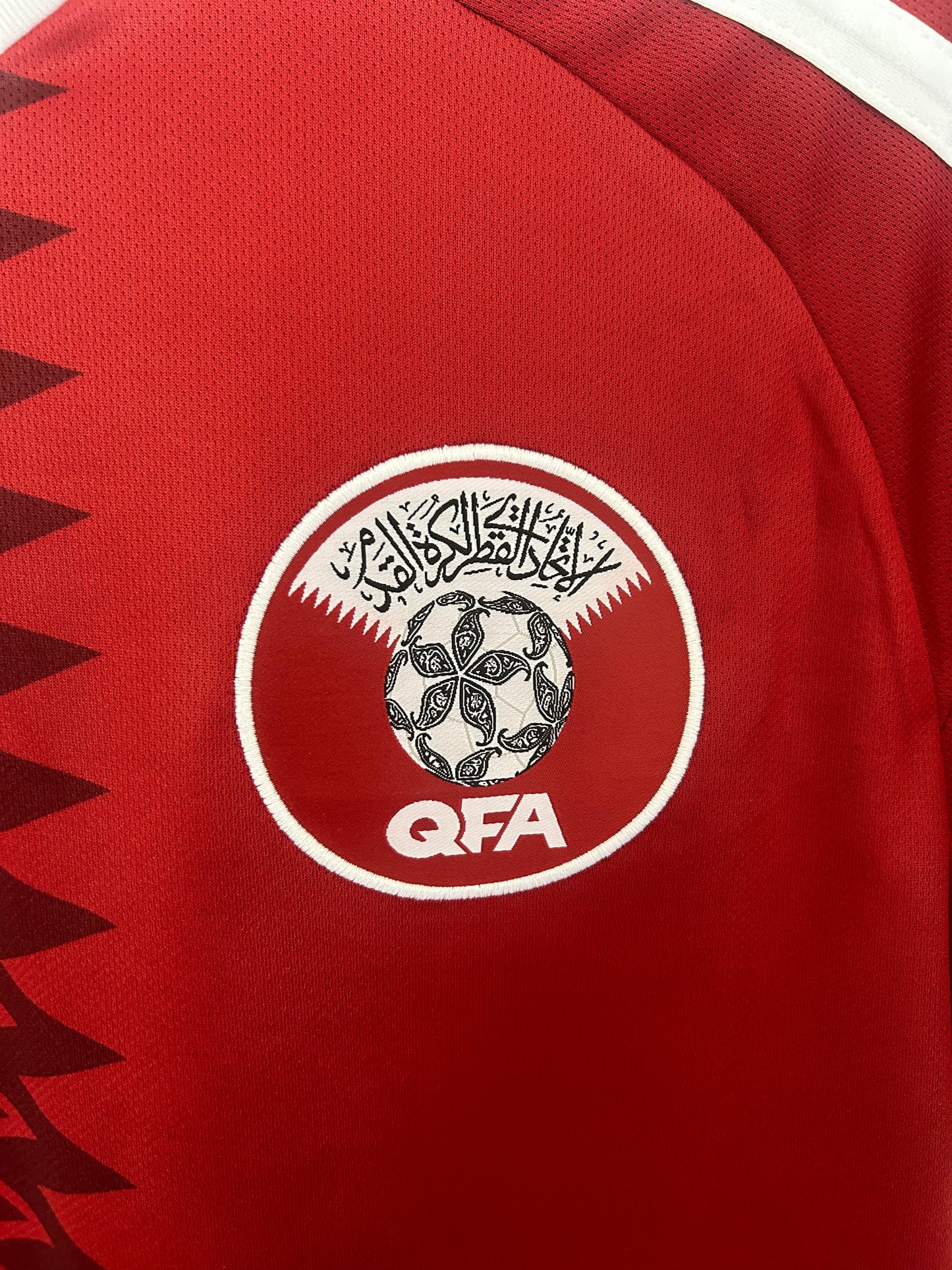 Camiseta Qatar 2025/2026 Local – Granate Oficial