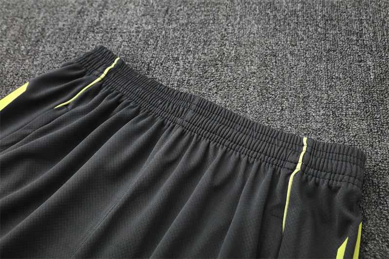 Set Oficial Real Madrid Alternativo 25/26 – Estilo Sobrio con Toque Neón