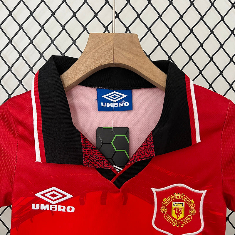 Conjunto Manchester United Kids Umbro – Sharp (1998-1999)
