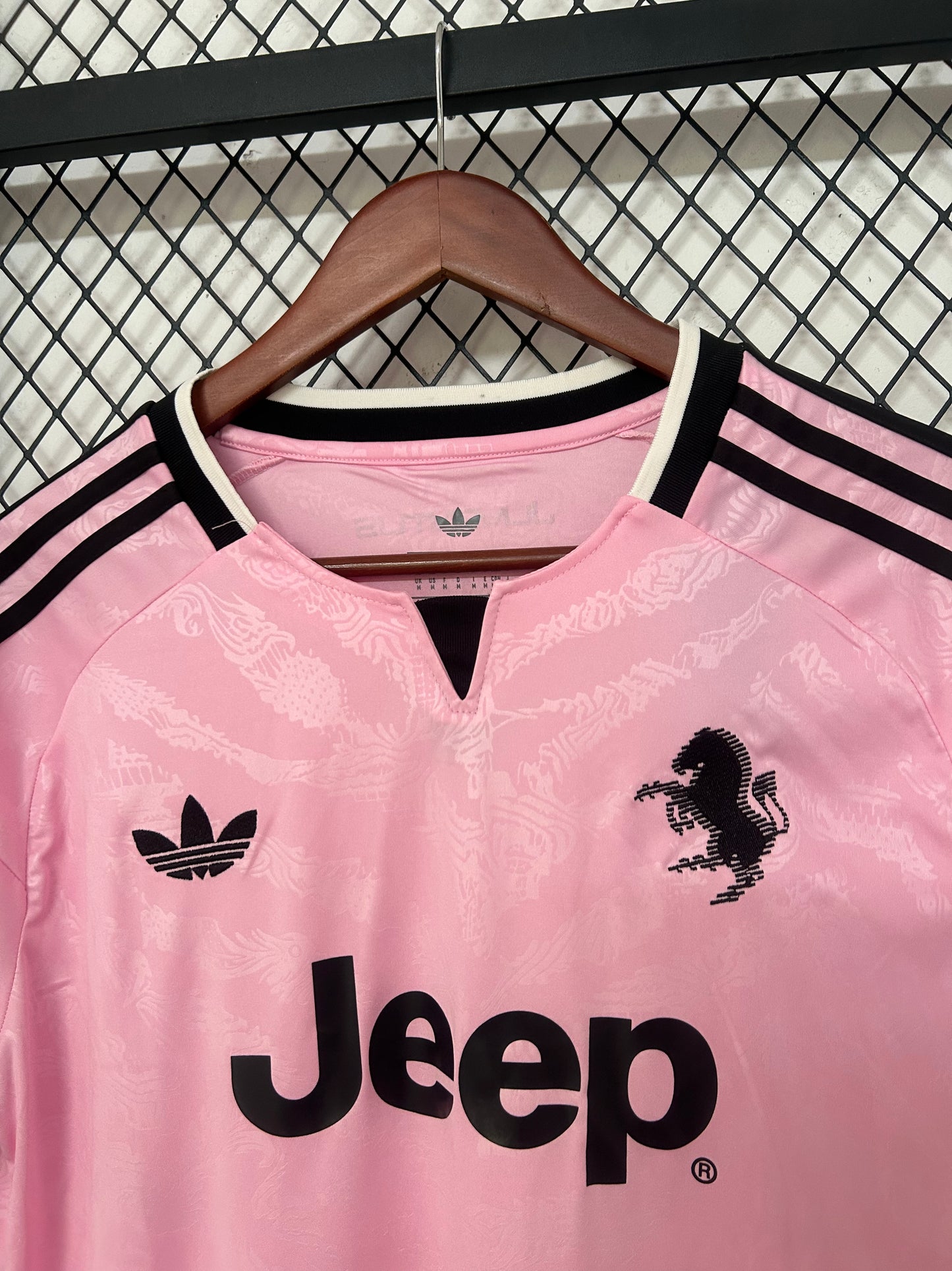 Camiseta Juventus Rosa 2026/27 – Adidas Originals – Jeep