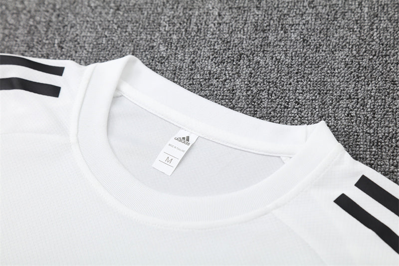 Set Oficial Inter Miami Visitante 25/26 – Elegancia Minimalista en Blanco y Negro