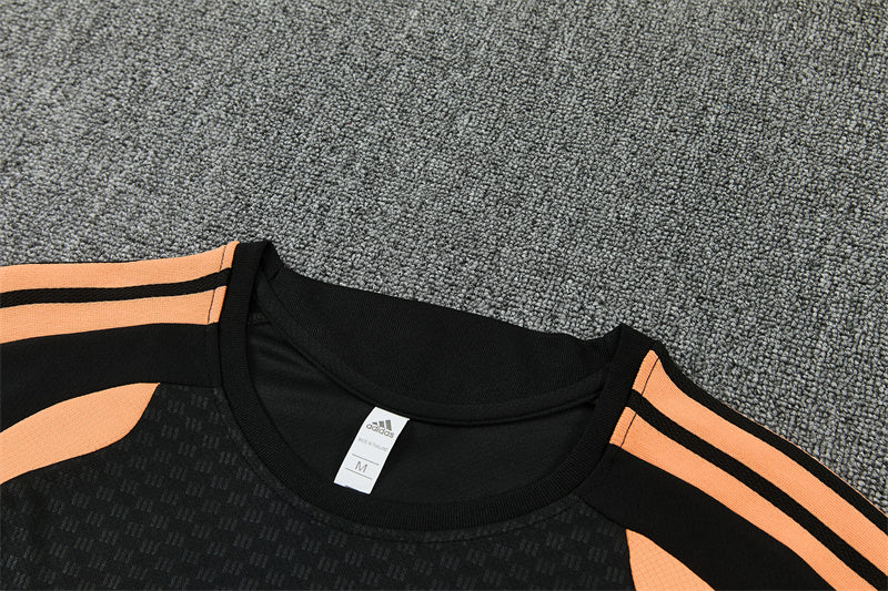 Conjunto Arsenal Entrenamiento Negro y Naranja 26/27