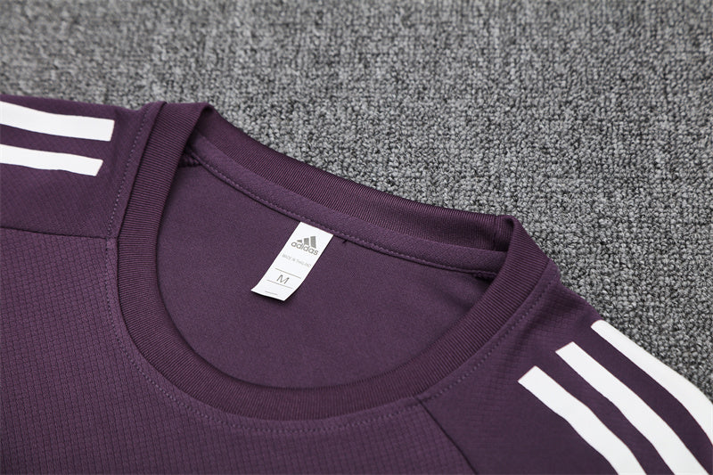 Set Oficial Manchester United Tercera Equipación 25/26 – Elegancia Oscura, Espíritu Red Devil