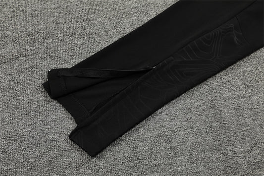 Conjunto Deportivo del Manchester City - Edición Rosa con Detalles Abstractos