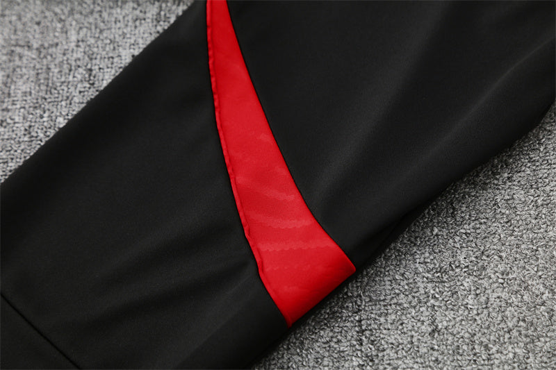 MANCHESTER UNITED – CONJUNTO DE ENTRENAMIENTO 2025/26