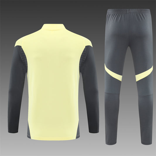 REAL MADRID – CONJUNTO DE ENTRENAMIENTO AMARILLO/GRIS 2025/26
