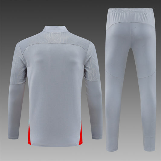Chándal AC Milan - Edición Gris con Detalles Dorados y Rojos 2024