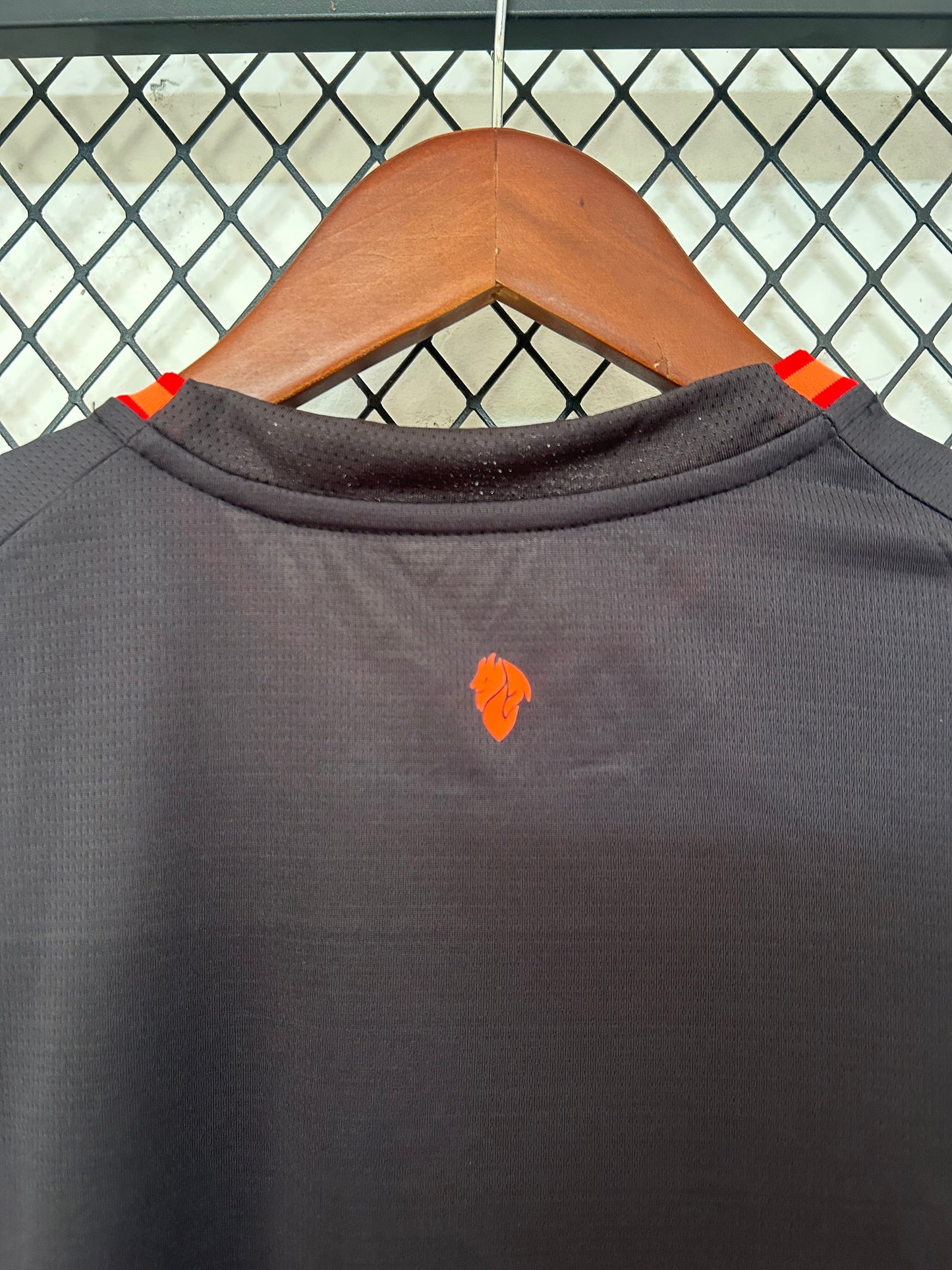 Camiseta AC Milan 2026/2027 Alternativa – Negra con Detalles Naranja Oficial Puma