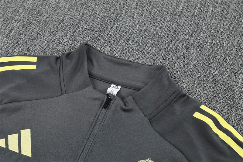 REAL MADRID – CONJUNTO DE ENTRENAMIENTO GRIS/AMARILLO 2025/26