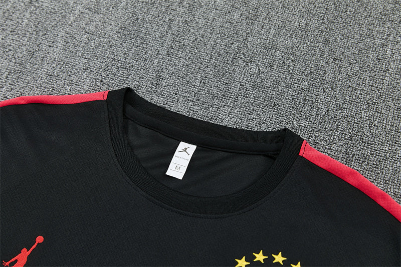 Conjunto Brasil 2026/2027 – Negro/Rojo Entrenamiento