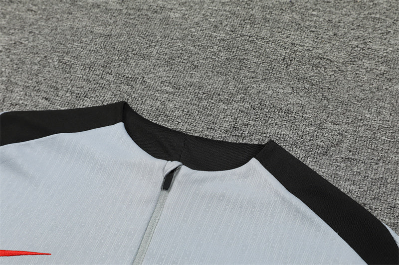 Chándal Oficial Corea del Sur 24/25 - Diseño Gris y Negro con Detalles en Rojo