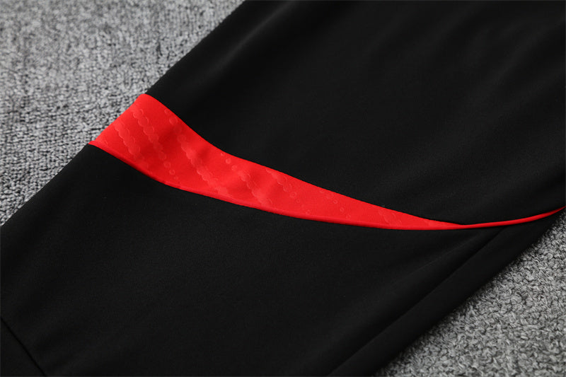 FC BAYERN MÚNICH – CONJUNTO DE ENTRENAMIENTO NEGRO/ROJO 2025/26