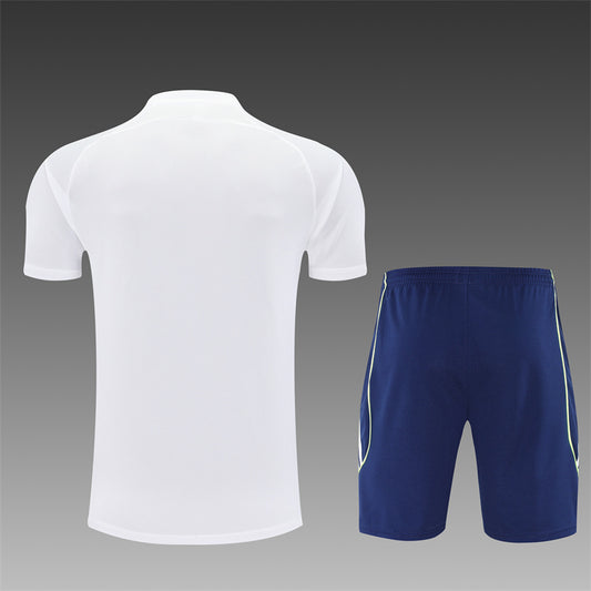 Real Madrid 25/26 – Blanco & Azul Marino