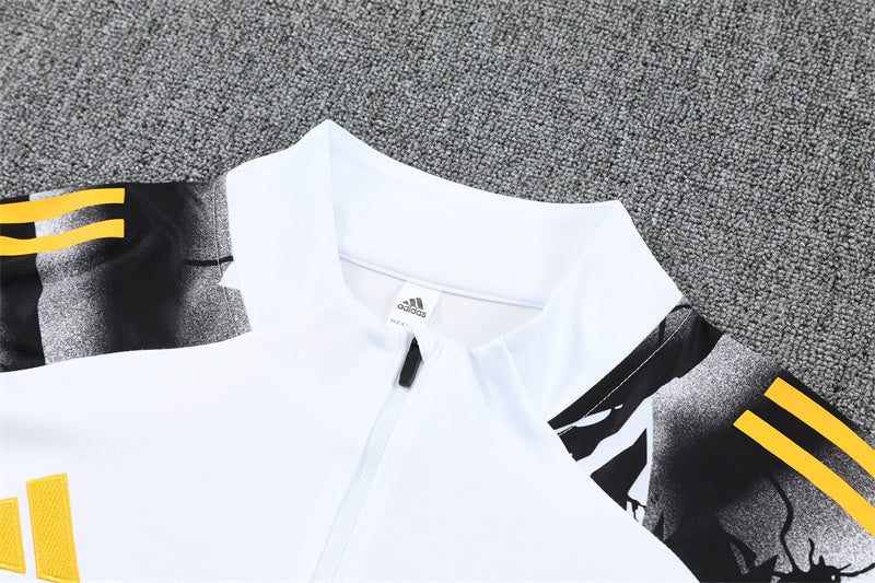 Chándal Real Madrid x Marvel Temporada 2025/2026 – Edición Especial Blanco y Negro