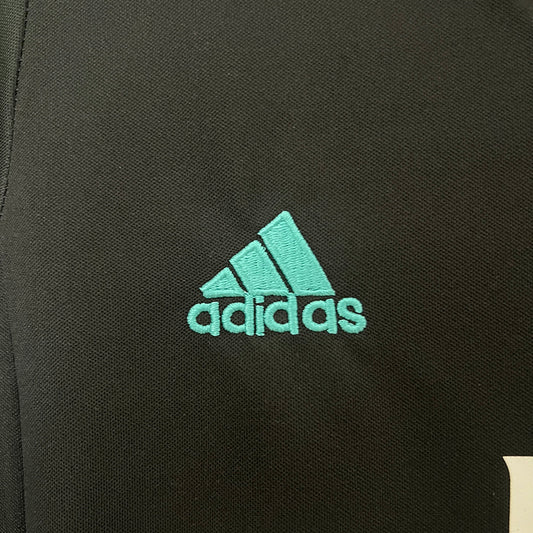 Conjunto Infantil Real Madrid Tercera Equipación – Fly Emirates (Temporada 2017/18)