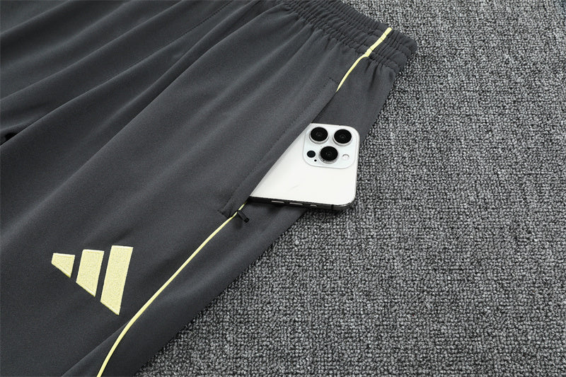 REAL MADRID – CONJUNTO DE ENTRENAMIENTO GRIS/AMARILLO 2025/26