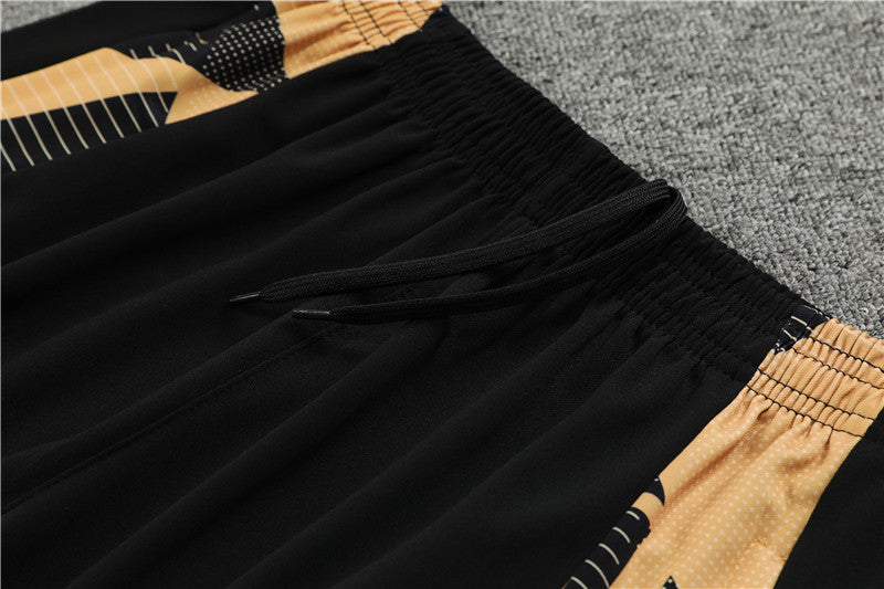 Conjunto de Entrenamiento Real Madrid 2024/2025 - Negro y Dorado