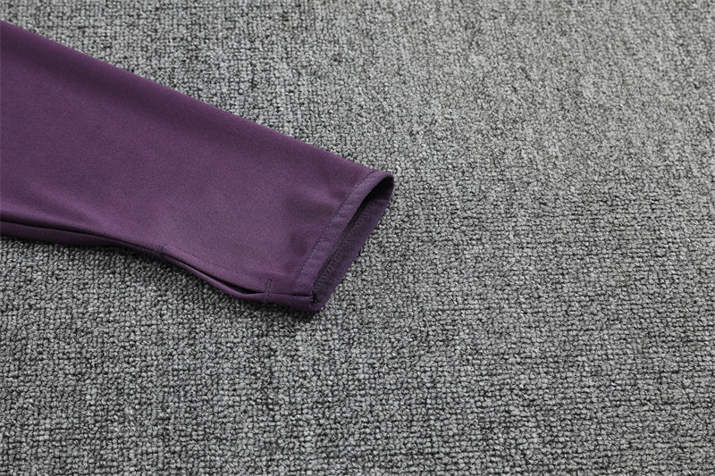 MANCHESTER UNITED – CONJUNTO DE ENTRENAMIENTO MORADO/NEGRO 2025/26