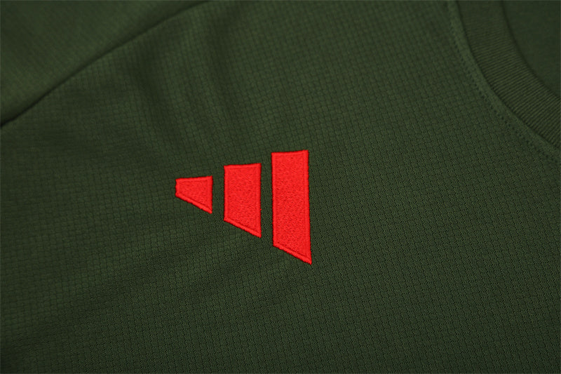 Set Oficial Bayern Múnich Cuarta Equipación 25/26 – Estilo Militar, Espíritu de Campeón