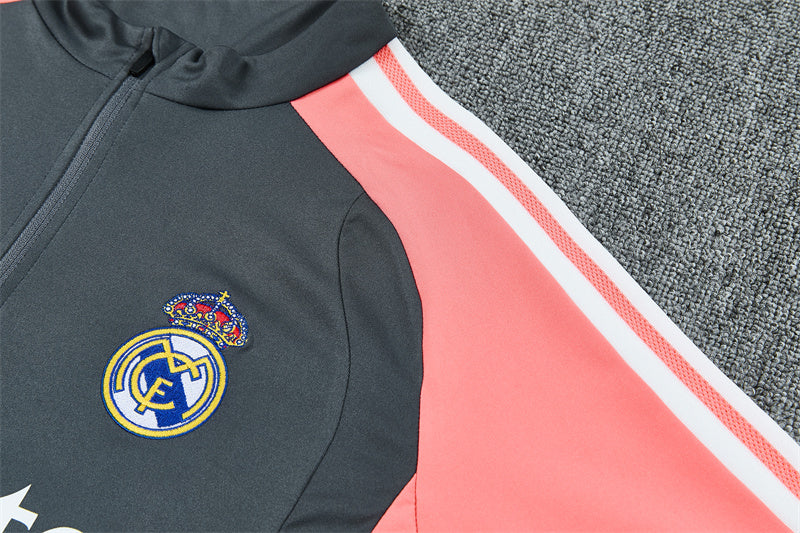 Chándal Real Madrid Entrenamiento 26/27 – Gris Oscuro y Coral