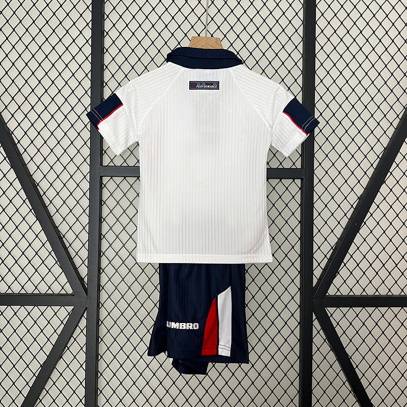 Conjunto Inglaterra Kids Umbro – Home Clásico