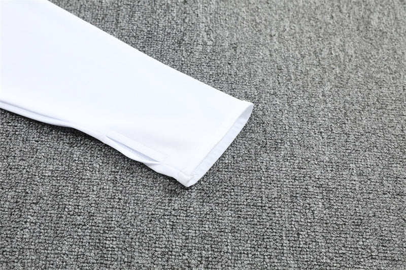 Chándal Real Madrid x Marvel Temporada 2025/2026 – Edición Especial Blanco y Negro