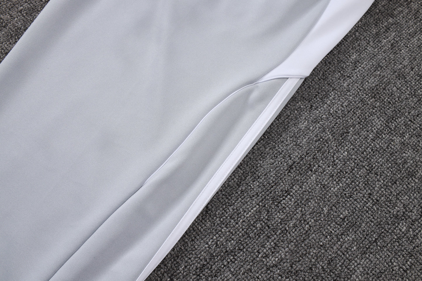 Chándal Real Madrid 2025/2026 – Blanco Perla Adidas