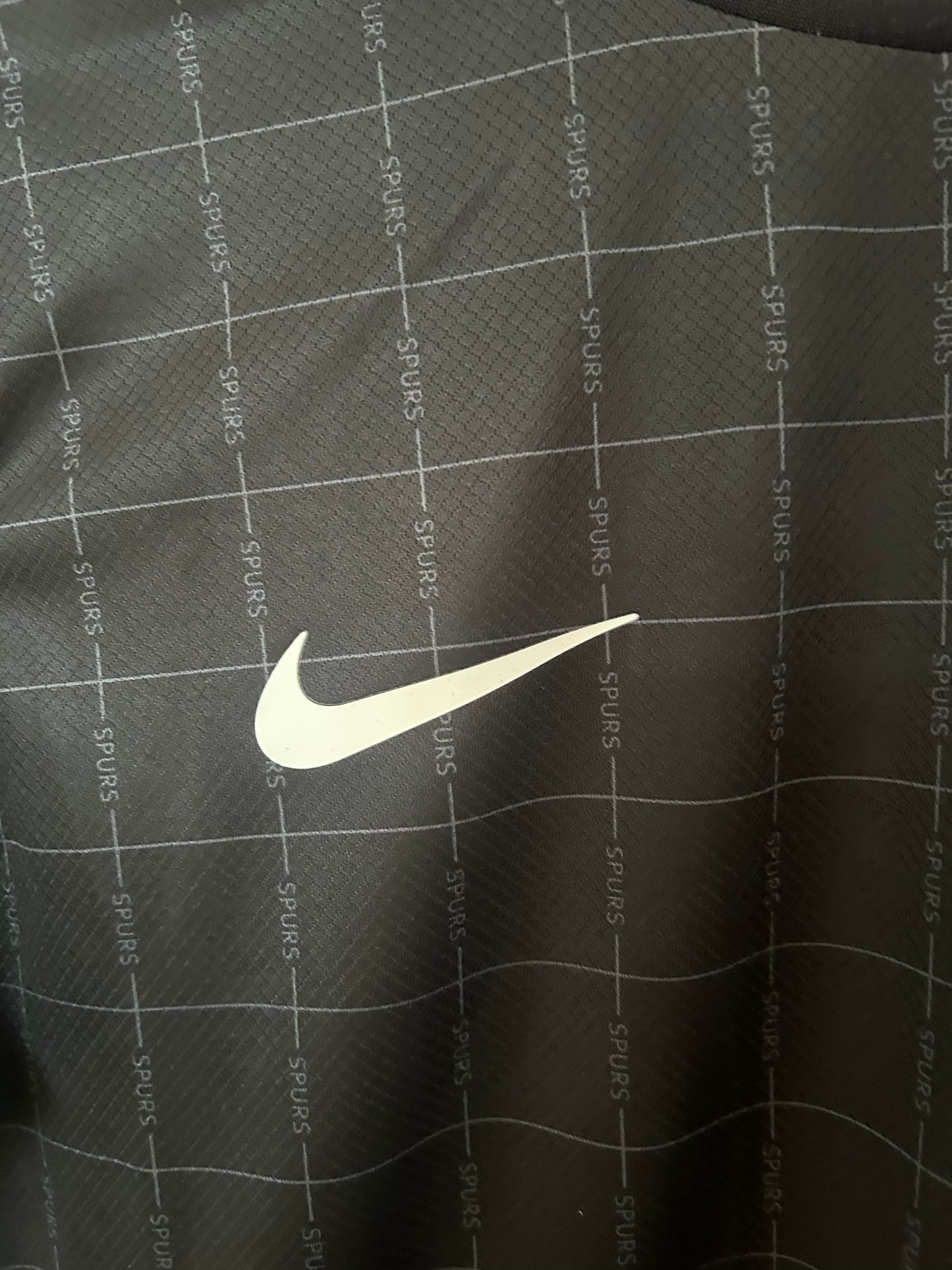 CAMISETA TOTTENHAM HOTSPUR 25/26 – THIRD KIT “LONDON SHADOW”