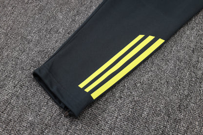 Chándal Real Madrid 2025/2026 – Negro con Detalles Amarillos