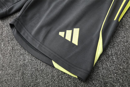 Set Oficial Real Madrid Alternativo 25/26 – Estilo Sobrio con Toque Neón