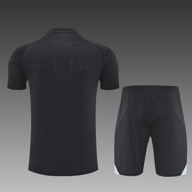 Real Madrid 25/26 Visitante – Elegancia Negra con Energía Moderna