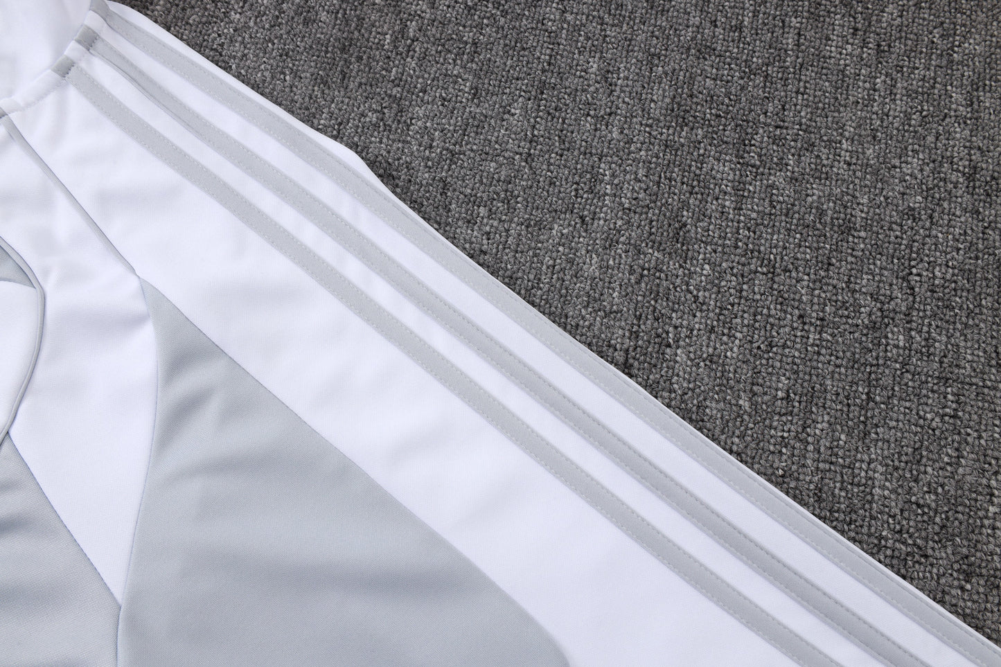 Chándal Real Madrid 2025/2026 – Blanco Perla Adidas