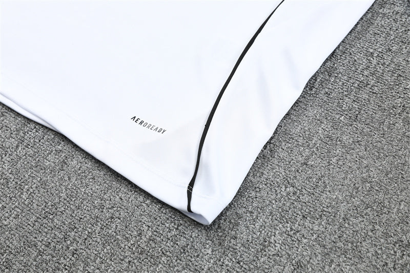 Chándal Real Madrid x Marvel Temporada 2025/2026 – Edición Especial Blanco y Negro