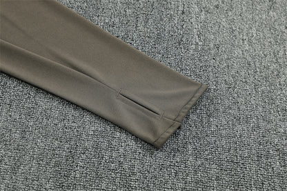 Real Madrid 25/26 – Chándal de entrenamiento tono carbón con detalles verde menta