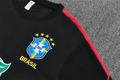 Conjunto Brasil 2026/2027 – Negro/Rojo Entrenamiento
