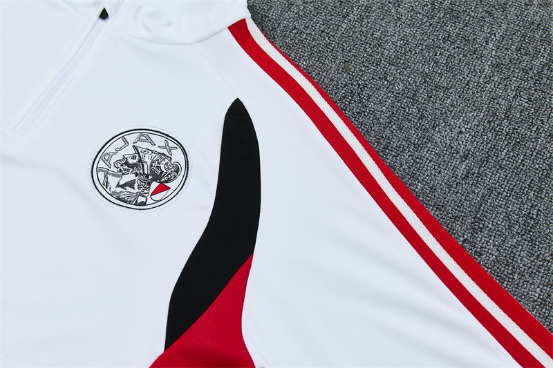 Chándal Ajax Entrenamiento – Blanco, Negro y Rojo