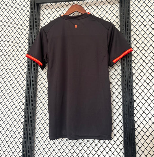 Camiseta AC Milan 2026/2027 Alternativa – Negra con Detalles Naranja Oficial Puma