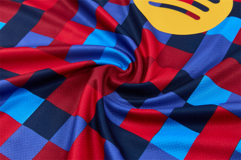 Conjunto FC Barcelona Entrenamiento – Camiseta Cuadros Roja y Azul + Pantalón Corto