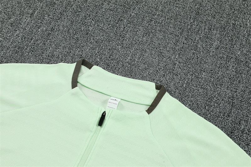 Real Madrid 25/26 – Chándal de entrenamiento verde menta con gris oscuro